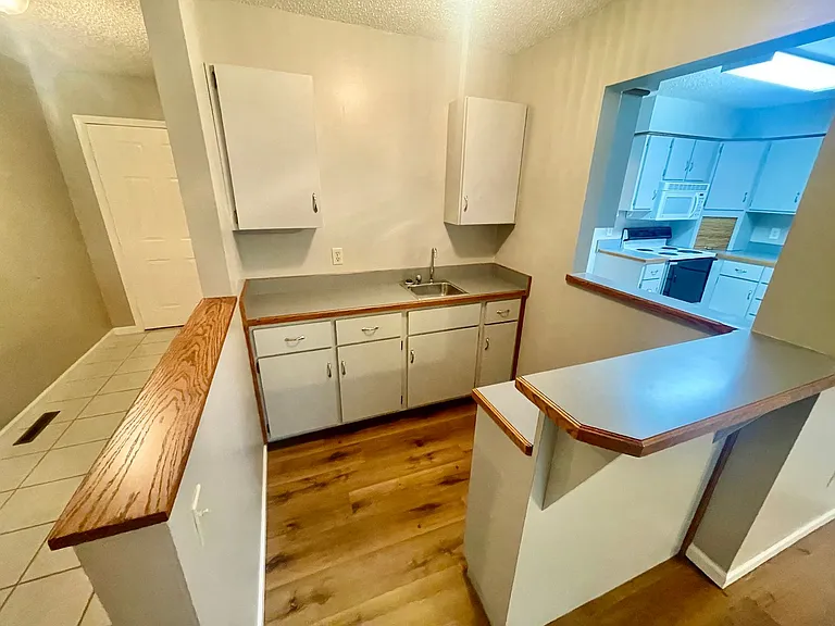 616 E Barbara Ct — Photo 7