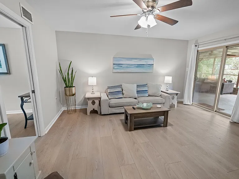 6 Monica Blvd — Photo 15