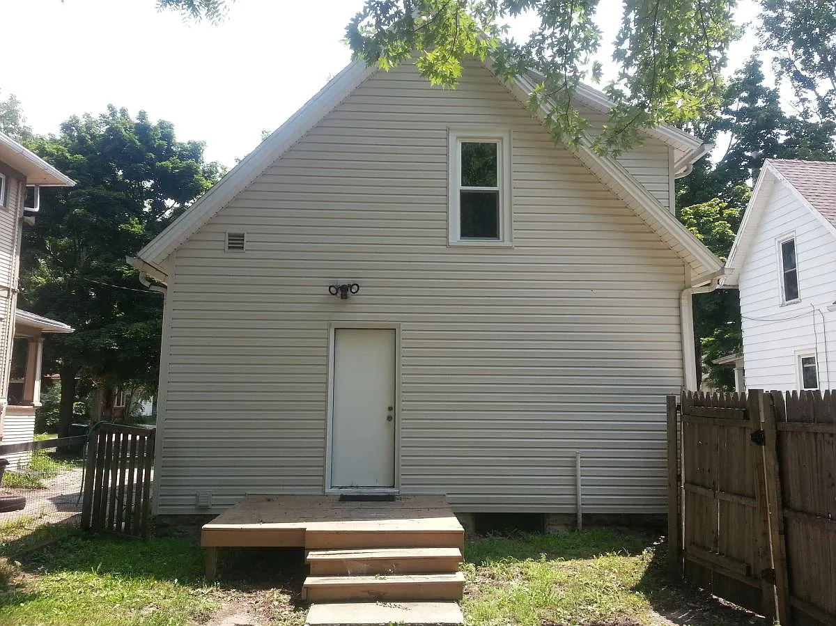 3 bed, 1040 sqft, $1,550 — Photo 2