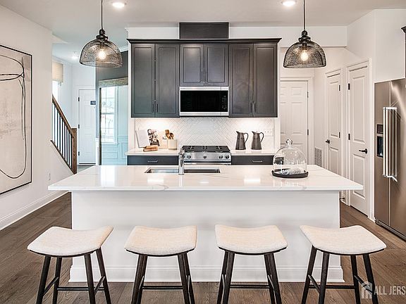 4th image of 5 Ruddick Dr S