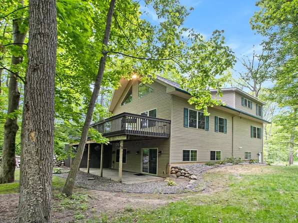 1051 11th St, Plainwell, MI 49080