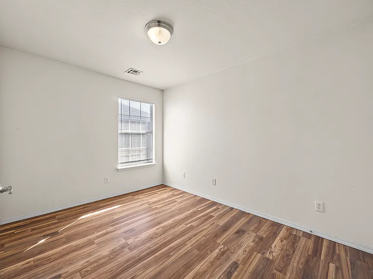 851 Honeysuckle Dr — Photo 15