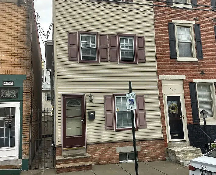 435 E Wildey St — Photo 1