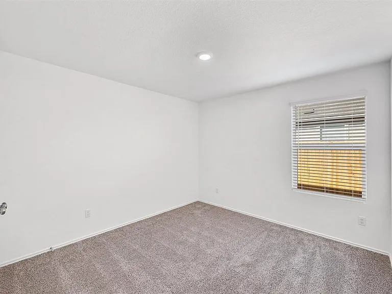 303 Chickasaw Ln — Photo 18