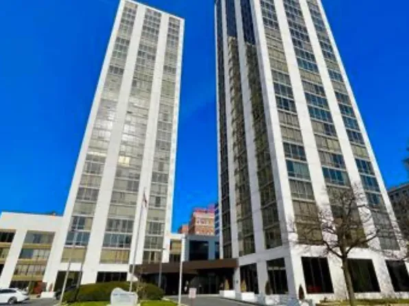 123 SW Jefferson Ave #E8, Peoria, IL 61602