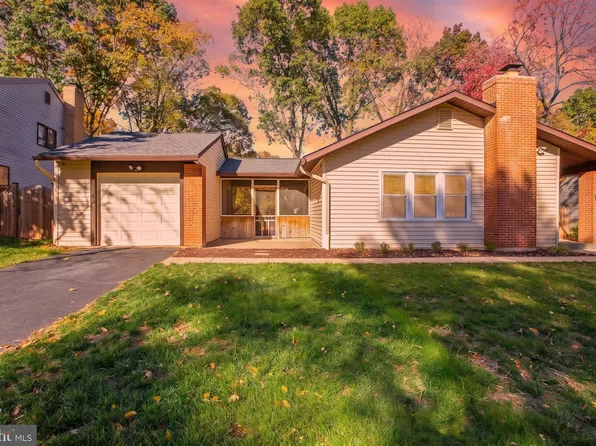 268 W Meadowland Ln, Sterling, VA 20164