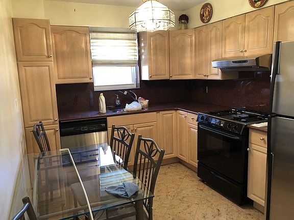 2nd image of 2581 49th St #4
