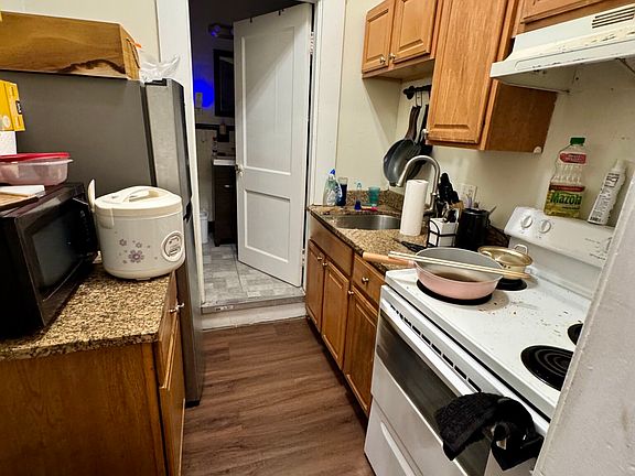 4th image of 41 Bay State Rd APT 4F