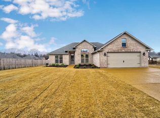55 Bedford Farms Dr, Jackson, TN 38305