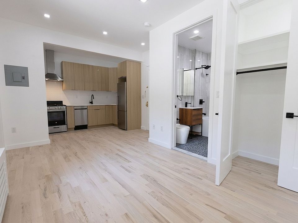 1st image of 945 W End Ave #2C2