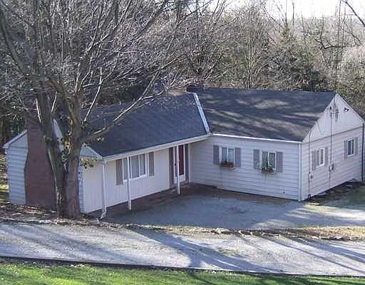1st image of 575 Dorseyville Rd