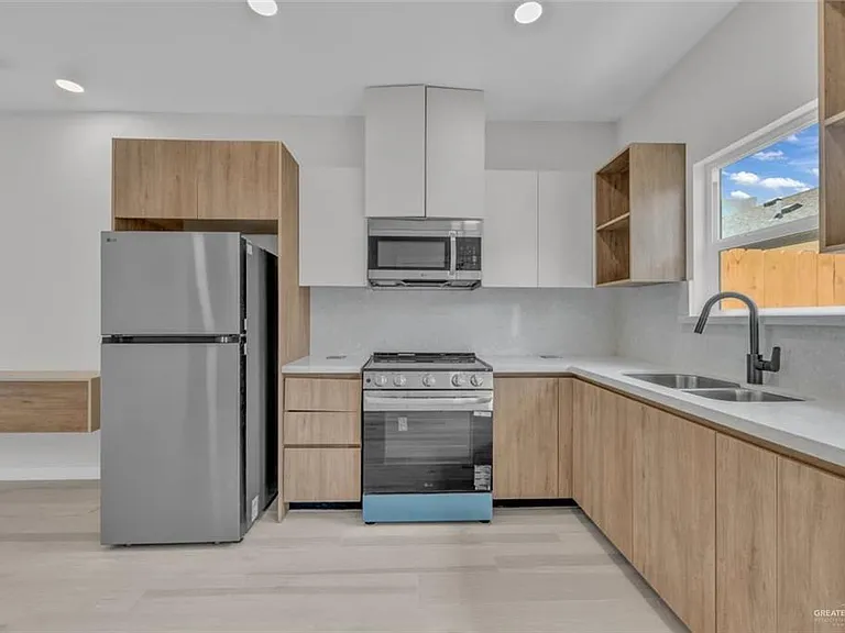 11509 N 25th St #C — Photo 7