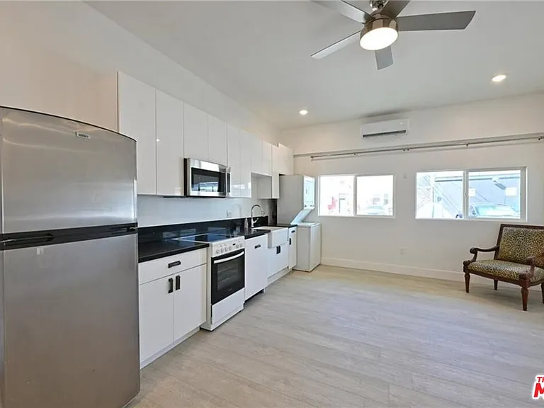 7929 Blackburn Ave #7 — Photo 3