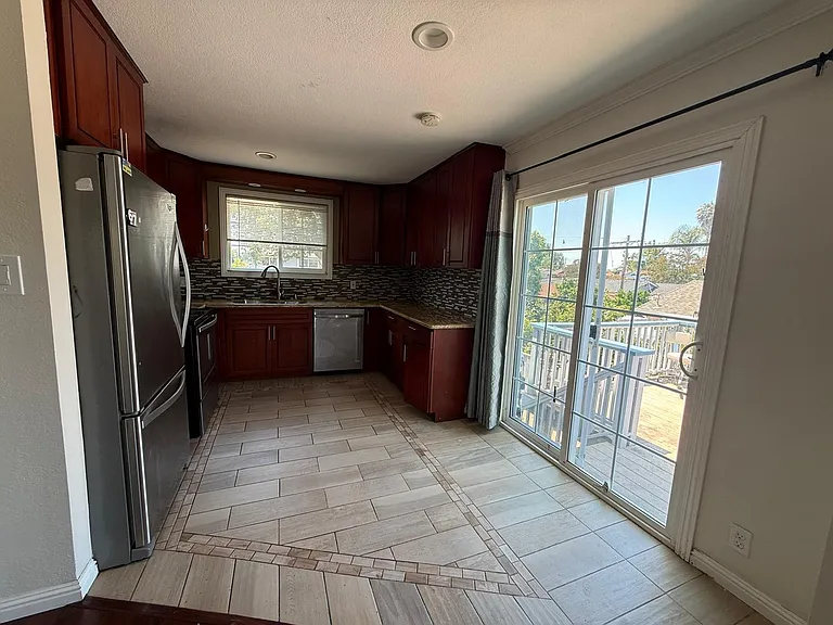 Monterey Way — Photo 21