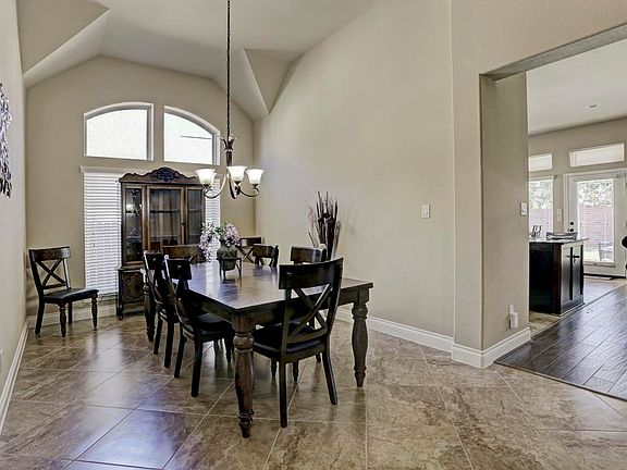 3rd image of 2805 Field Hollow Dr