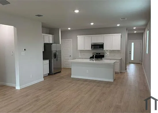 606 Green Grass Dr — Photo 4