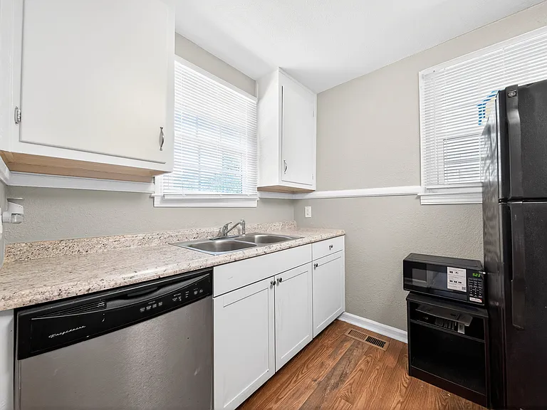 2848 Blan St — Photo 12