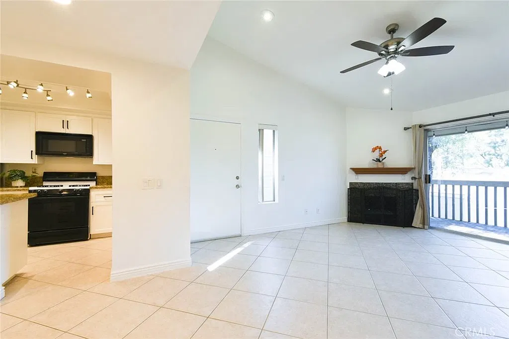 2 bed, 963 sqft, $3,100 — Photo 3