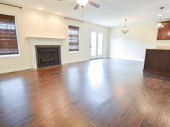 2nd image of 3561 Aurora Dr
