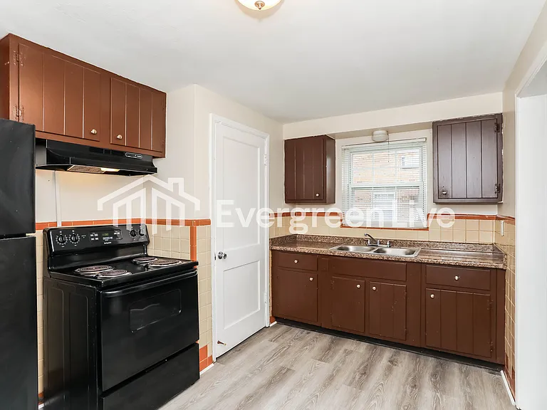 1557 Pasadena Ave — Photo 5