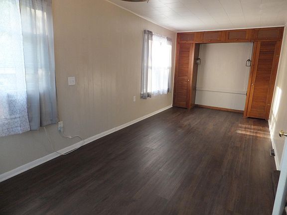 5th image of 936 Russell Pl