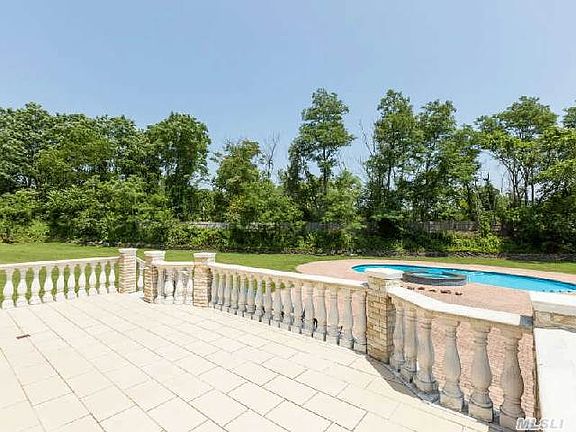 4th image of 27 Saint Andrew South Ct