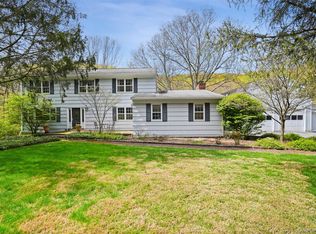 112 Parkview Road N, Pound Ridge, NY 10576