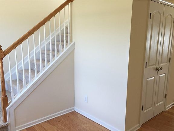 5th image of 7700 Stonegrove Ln #100
