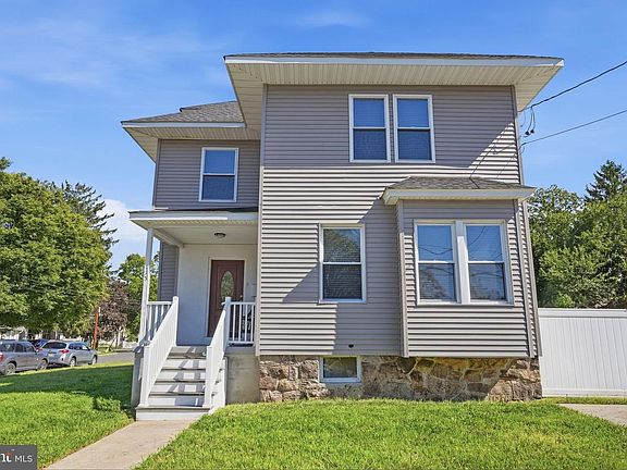 2nd image of 115 Waverly Pl
