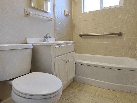 5th image of 451 E Duane Ave
