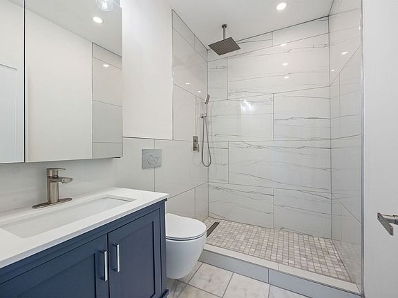 3rd image of 2924 W 38th Pl #2