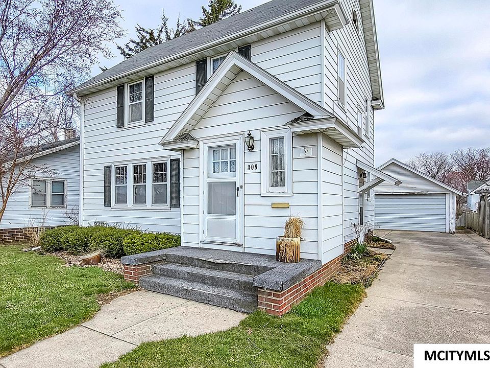 1st image of 308 15th St SE
