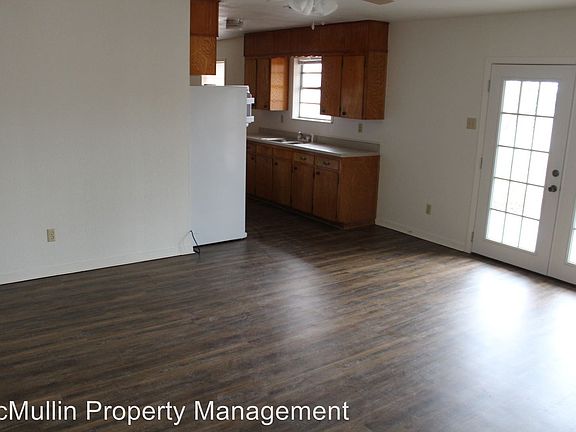 3rd image of 1601 E Robertson Ave