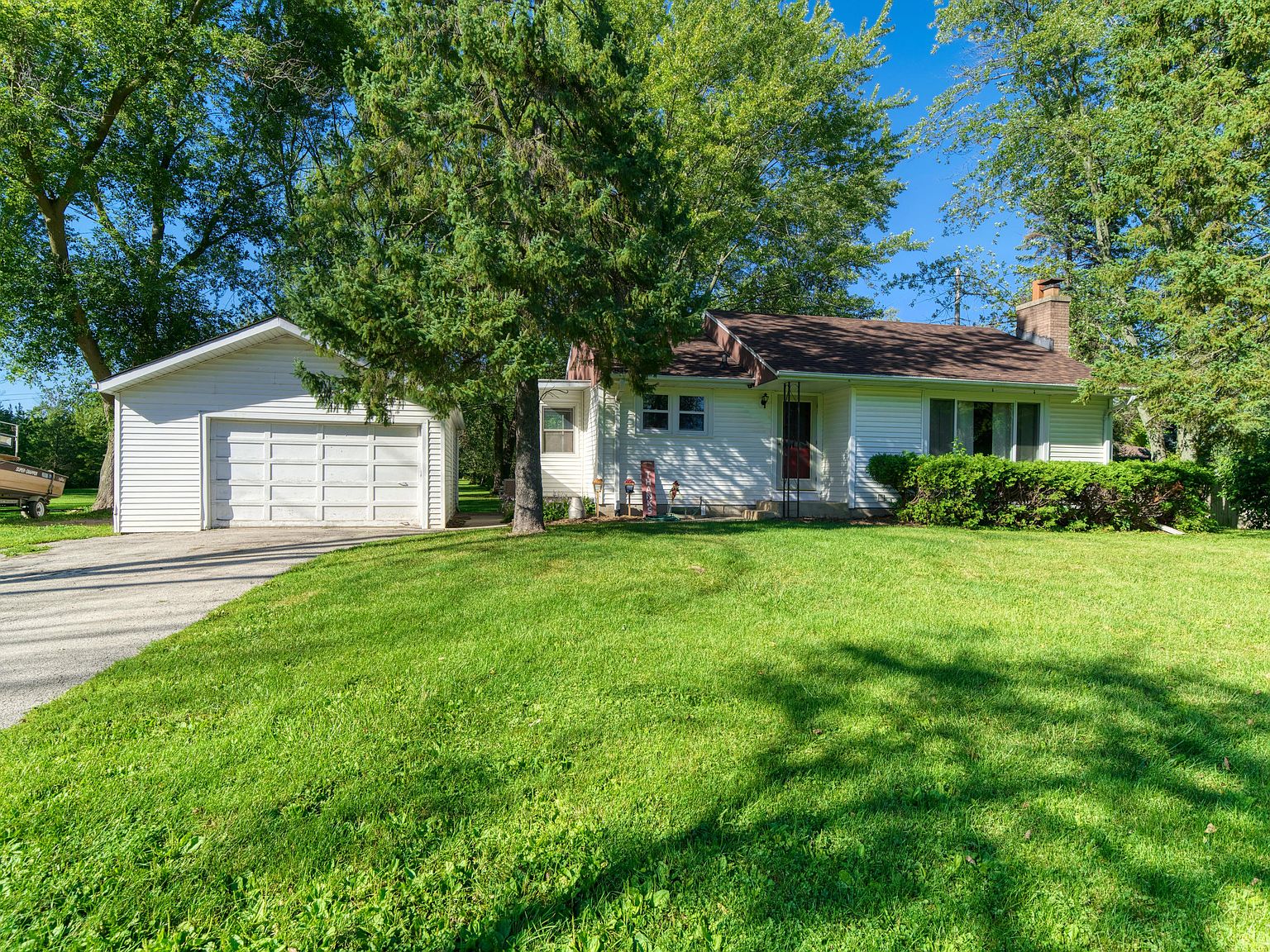 1224 E Oakwood Rd, Oak Creek, WI 53154 | Zillow
