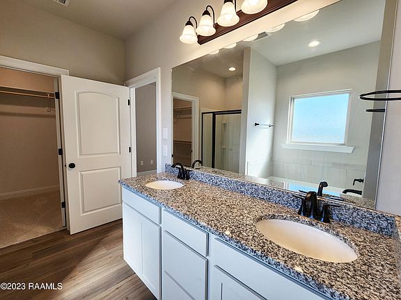 5th image of 203 Aubergine Ln
