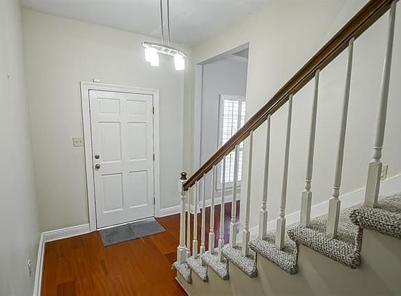 4th image of 4621 Lennox Blvd
