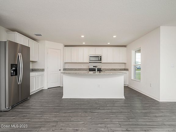 5th image of 3206 Jupiter Blvd SE