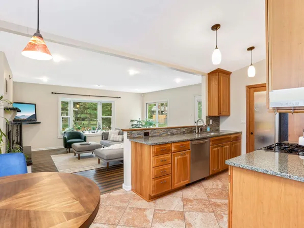 2911 W 112th St, Bloomington, MN 55431