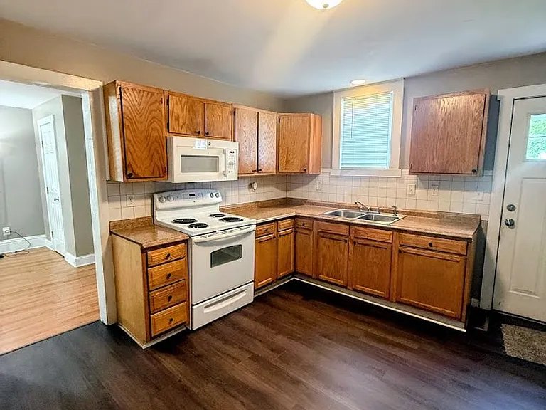 116 Maple Ave SE — Photo 5