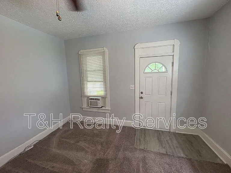 100 N Muessing St — Photo 4