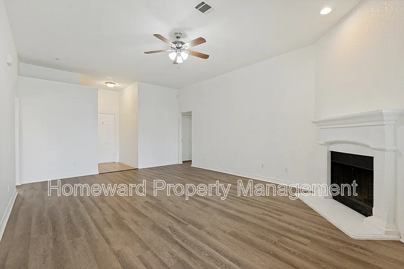 3 bed, 2.0 bath, $1,950 — Photo 3