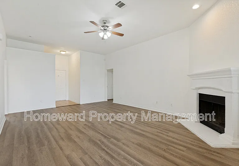 900 San Felipe Trl — Photo 3