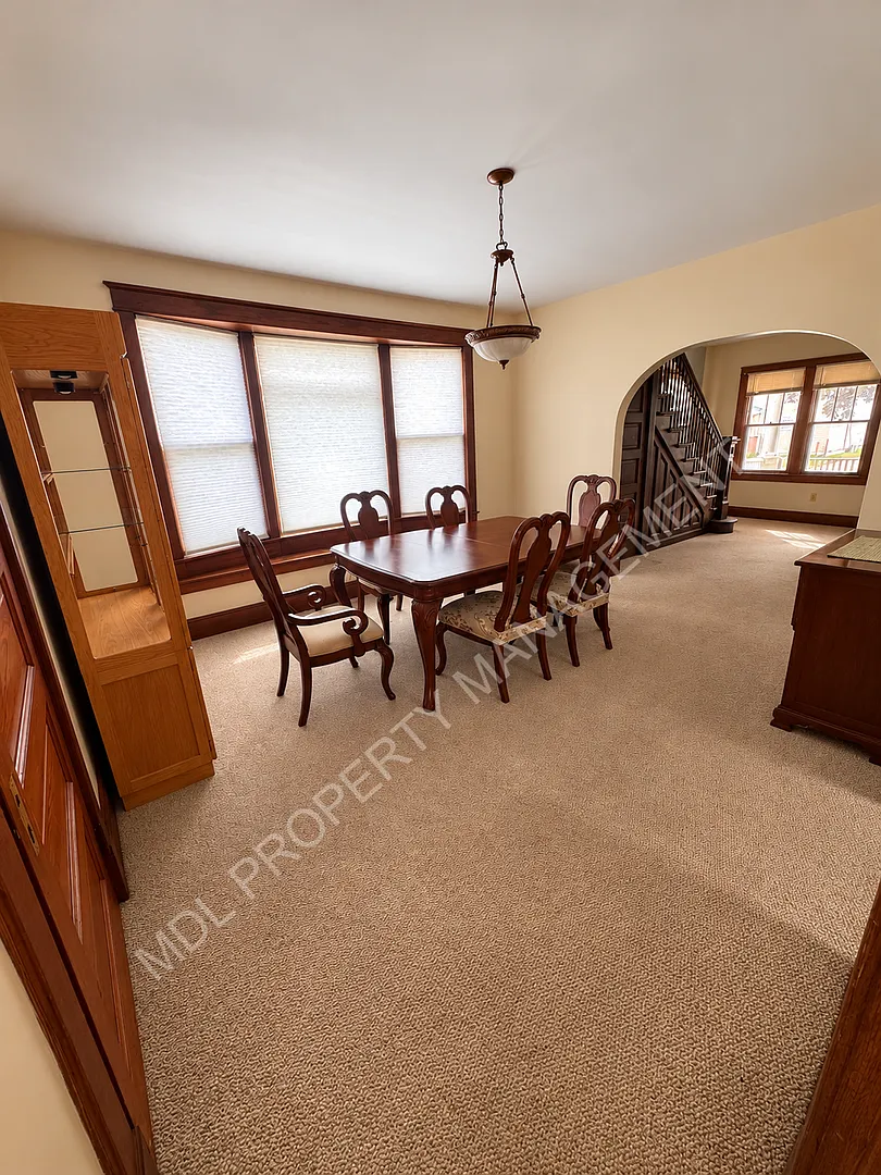 Spacious on 18th St — Photo 4