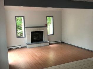 9195 Buttonwood Ct, Tobyhanna, PA 18466