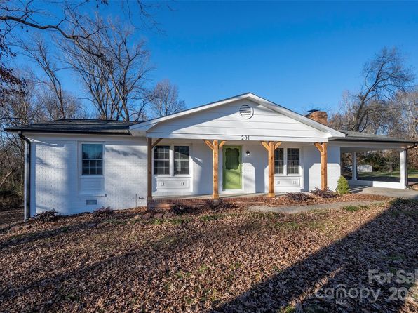 201 Grove St, Mocksville, NC 27028