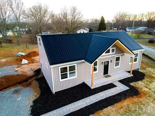 388 Jefferson Manor Dr, Forest, VA 24551