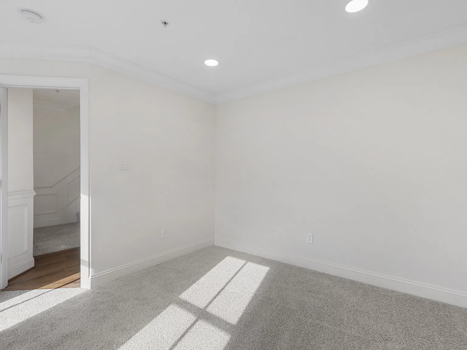 3 bed, 3.5 bath, $4,700 — Photo 2