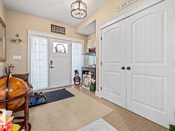 3rd image of 45 Lacombe Dr