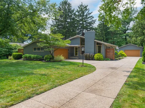 374 Bradley Rd, Bay Village, OH 44140