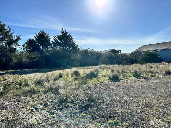 586 Ocean Shores Blvd SW, Ocean Shores, WA 98569
